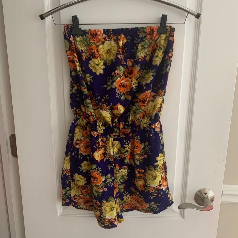 Cute Romper. Perfect condition, only worn once. Strapless.